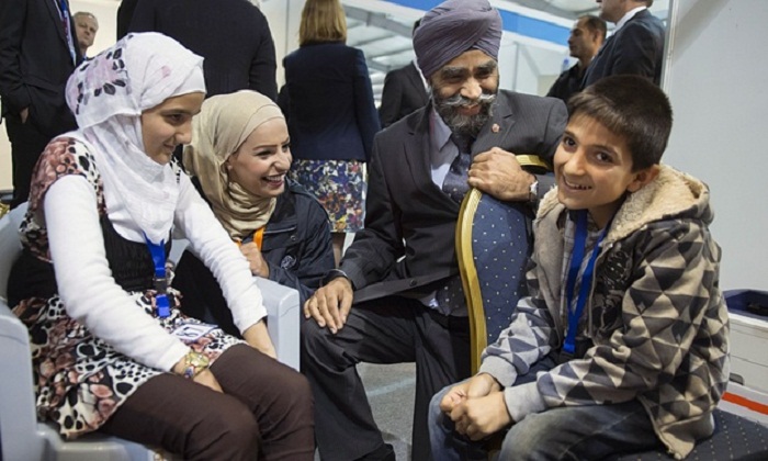 First planeload of Syrian refugees arrives in Canada